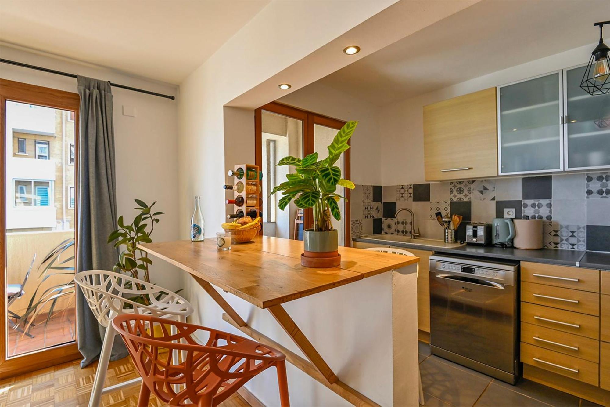Charming T3 Of 60 M2 With Balcony In Appartement *