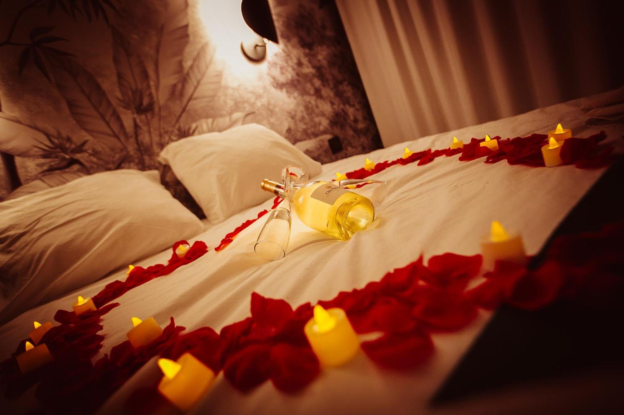 Du Mont D'or - Baignoire - Minibar Offert Love hotel Marseille