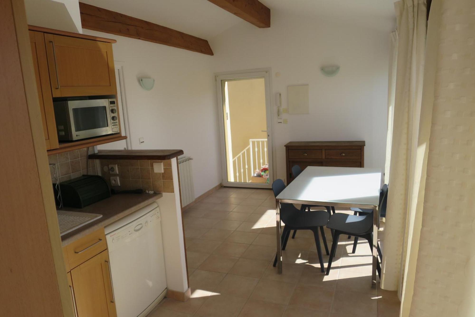 Rouge Avec Salle De Bain Privative Velodrome Prado Homestay