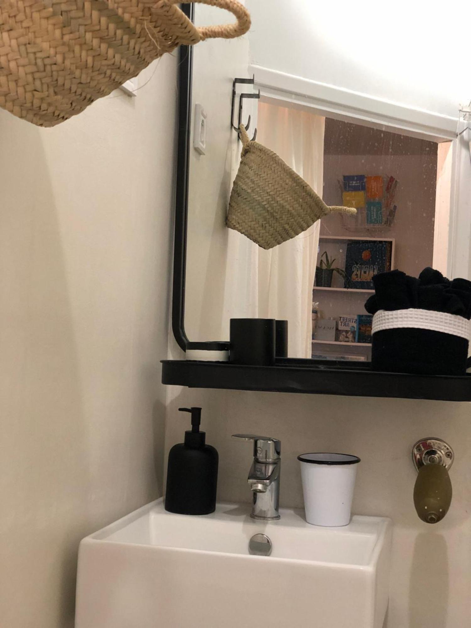 Charming With Patio In The Heart Of Appartement
