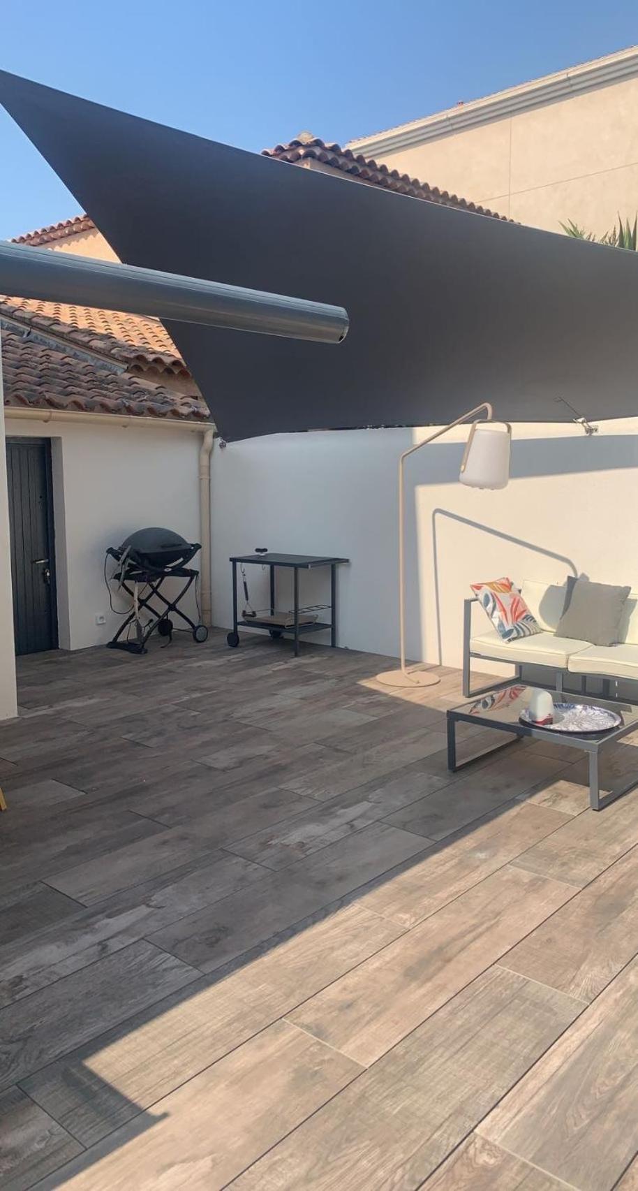 Avec Piscine Proche Et Colline *