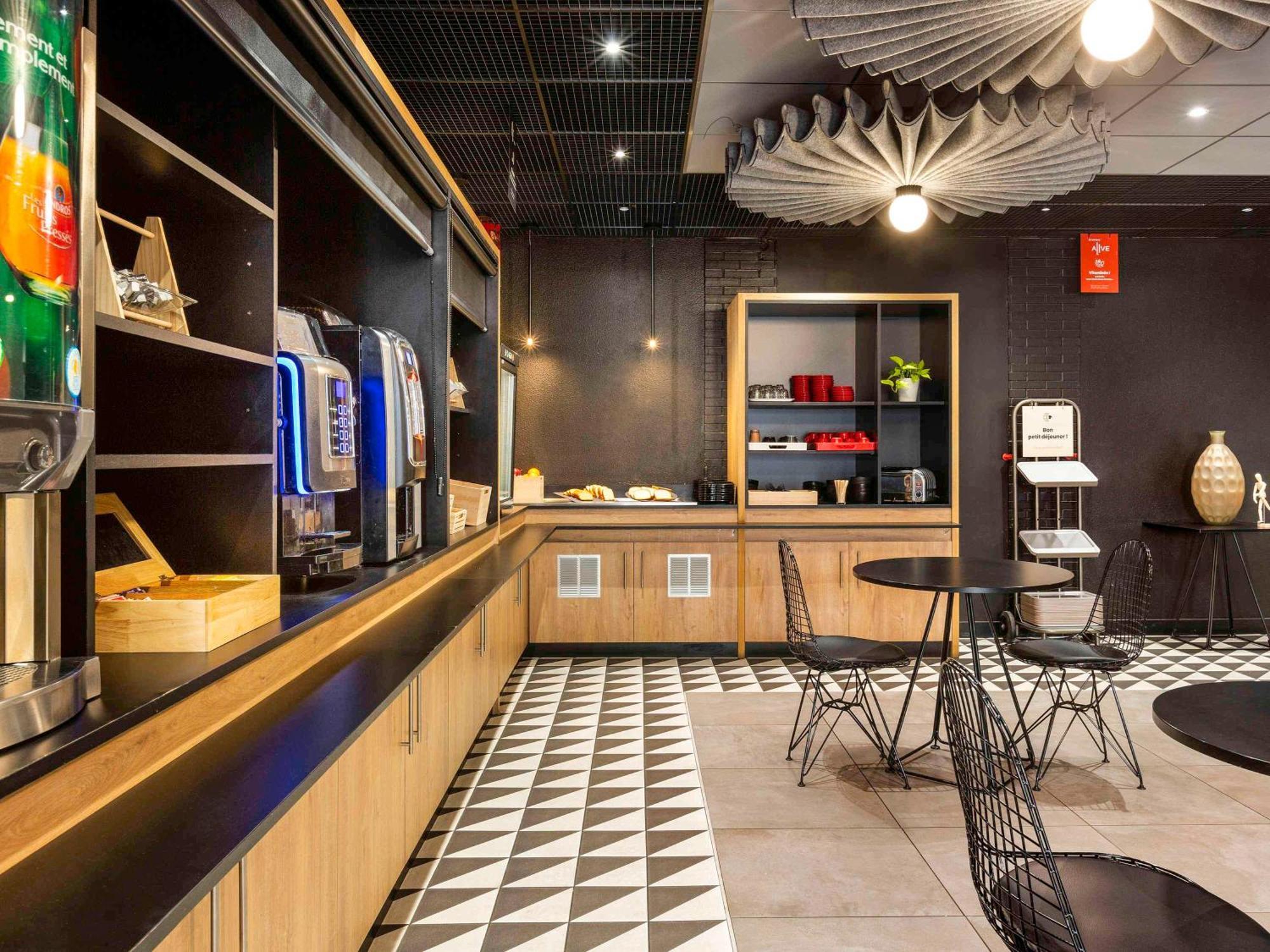 Ibis Centre Prefecture 3*