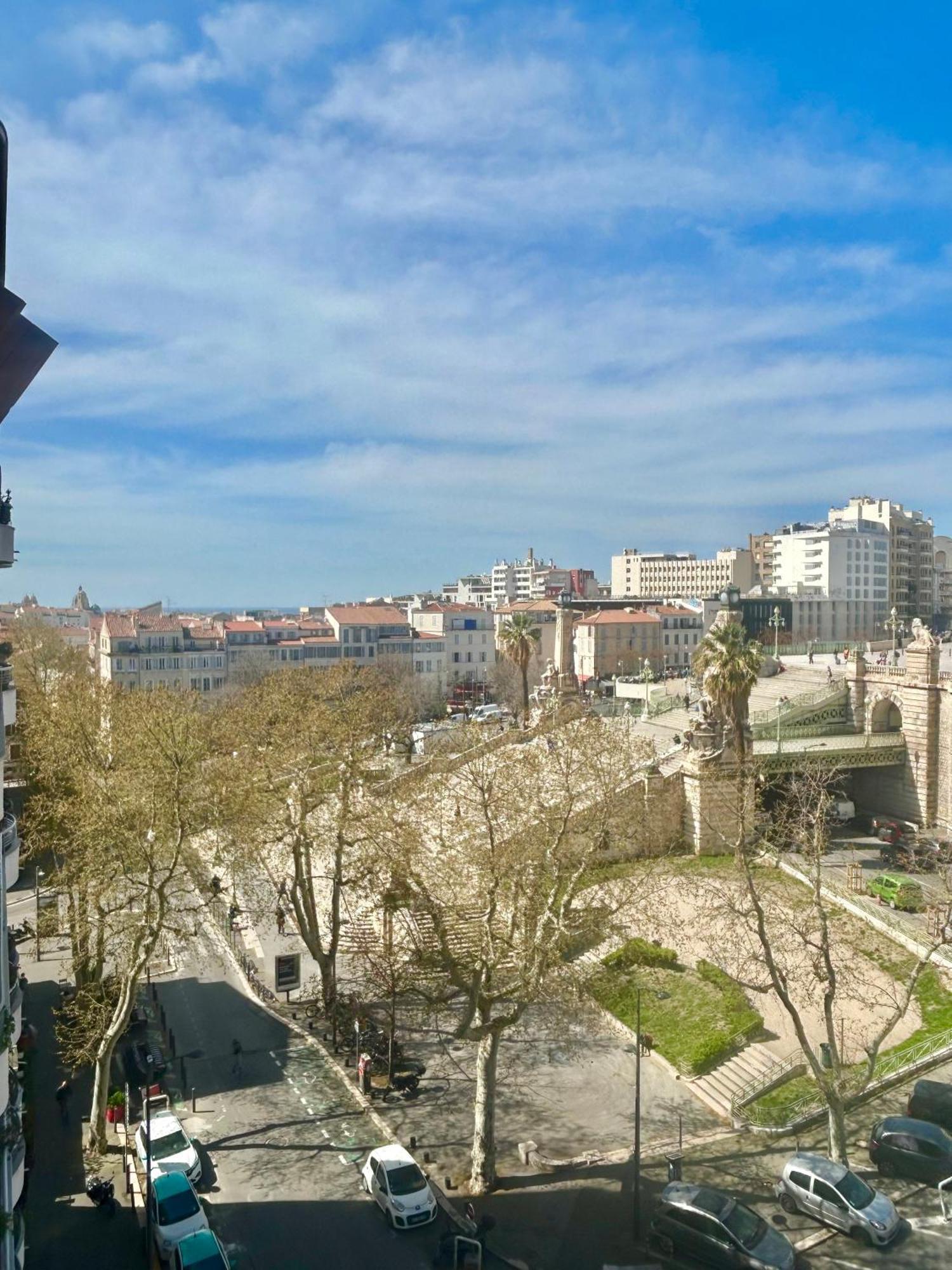 Devant La Gare Saint-charles Marseille