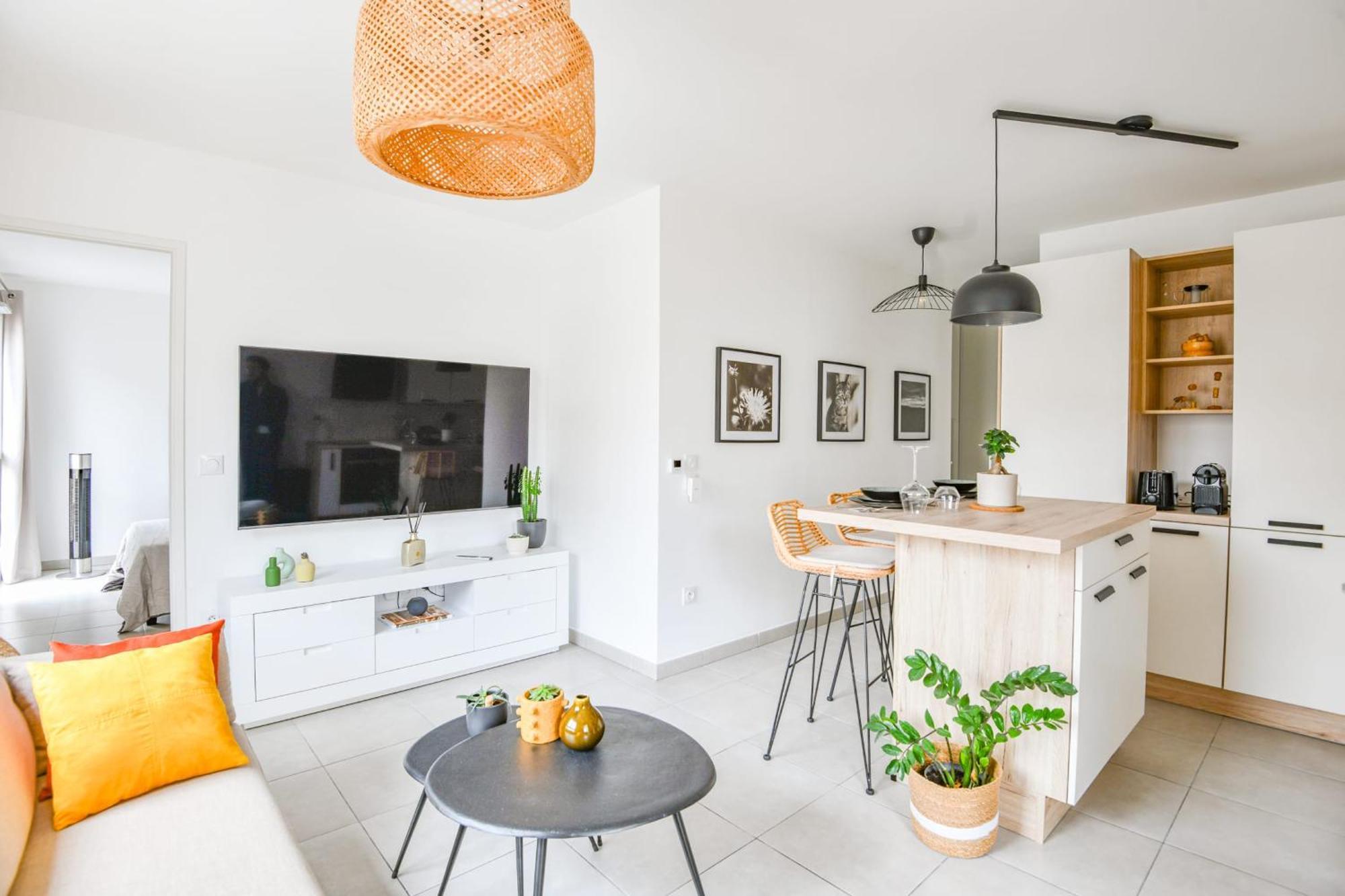 1 Ch Avec Balcon Et Parking A La Joliette Apartment Marseille