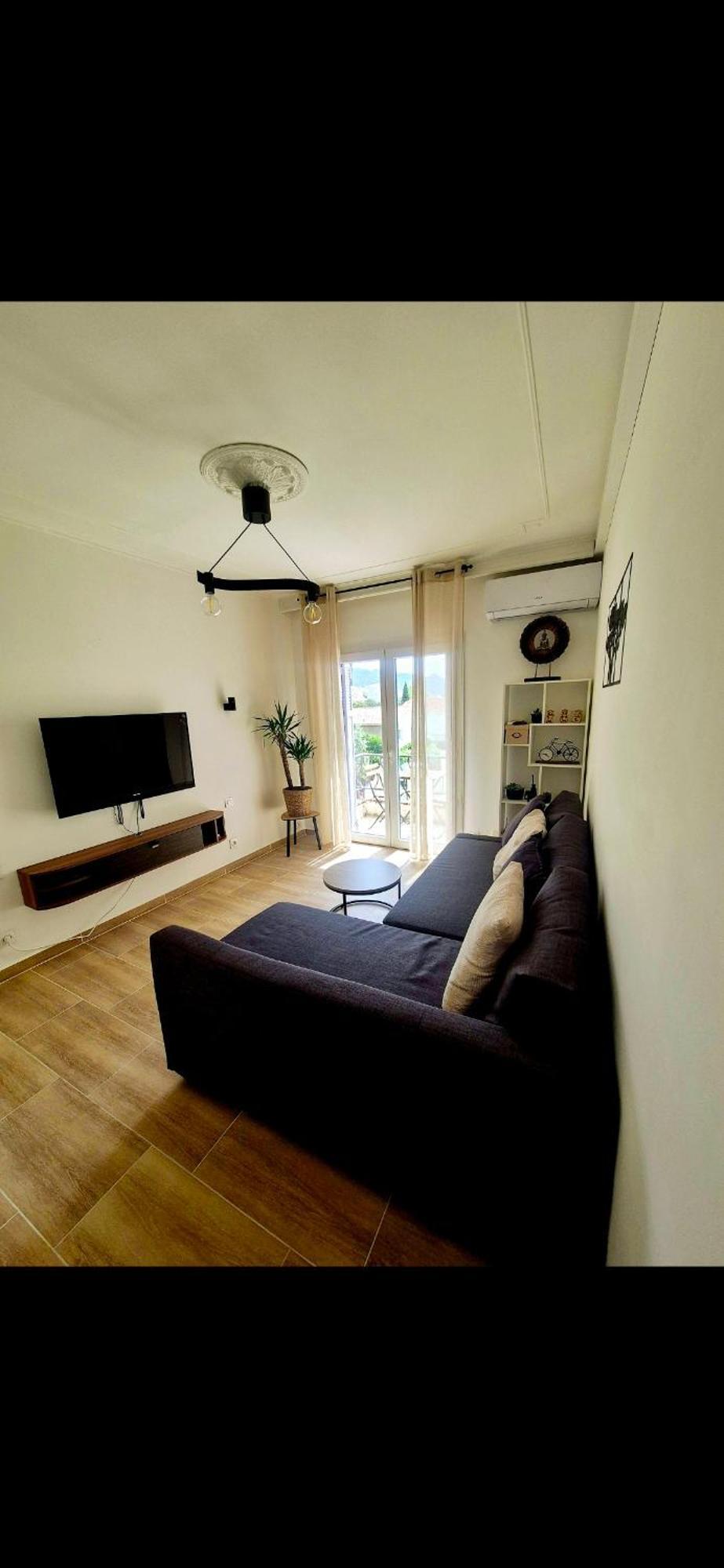 Maisonnette Renovee Avec Cour, Clim Et Metro A 5 Min Apartment