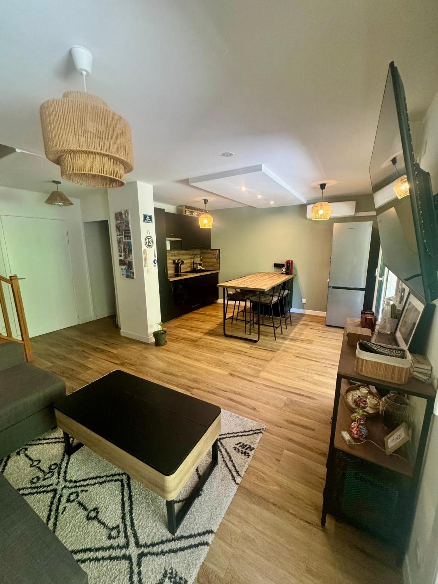 T3 Avec Terrasse Et Parking Dans Petite Fermee Et Calme , Proche De Toutes Commodites Marseille