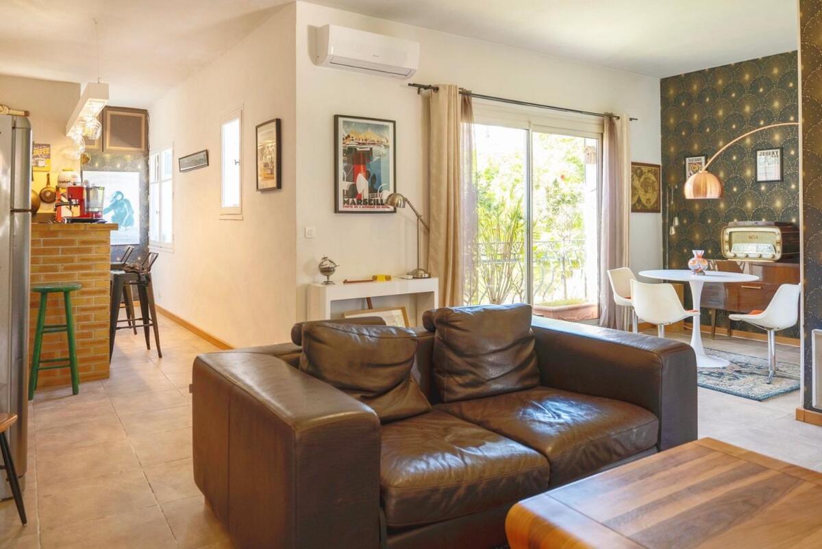 Apartment Bright, Vintage-style *