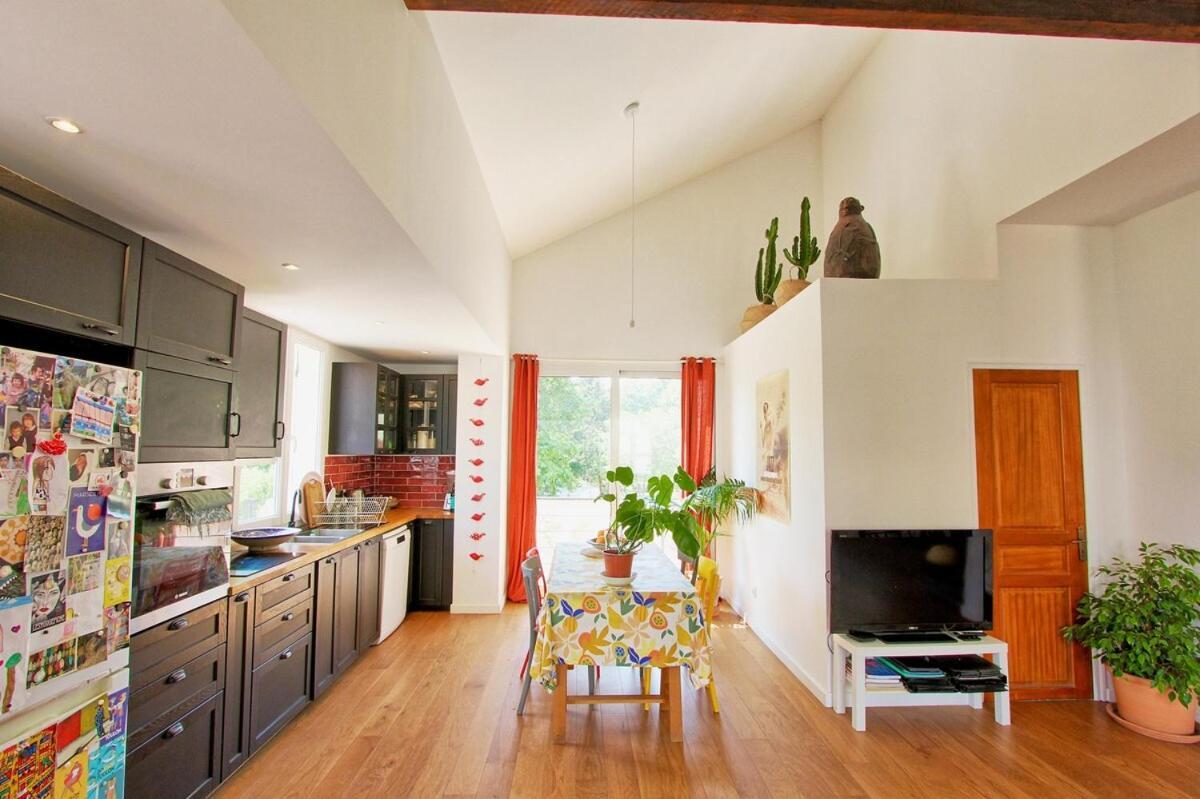Large Quiet House With Pool Apartment