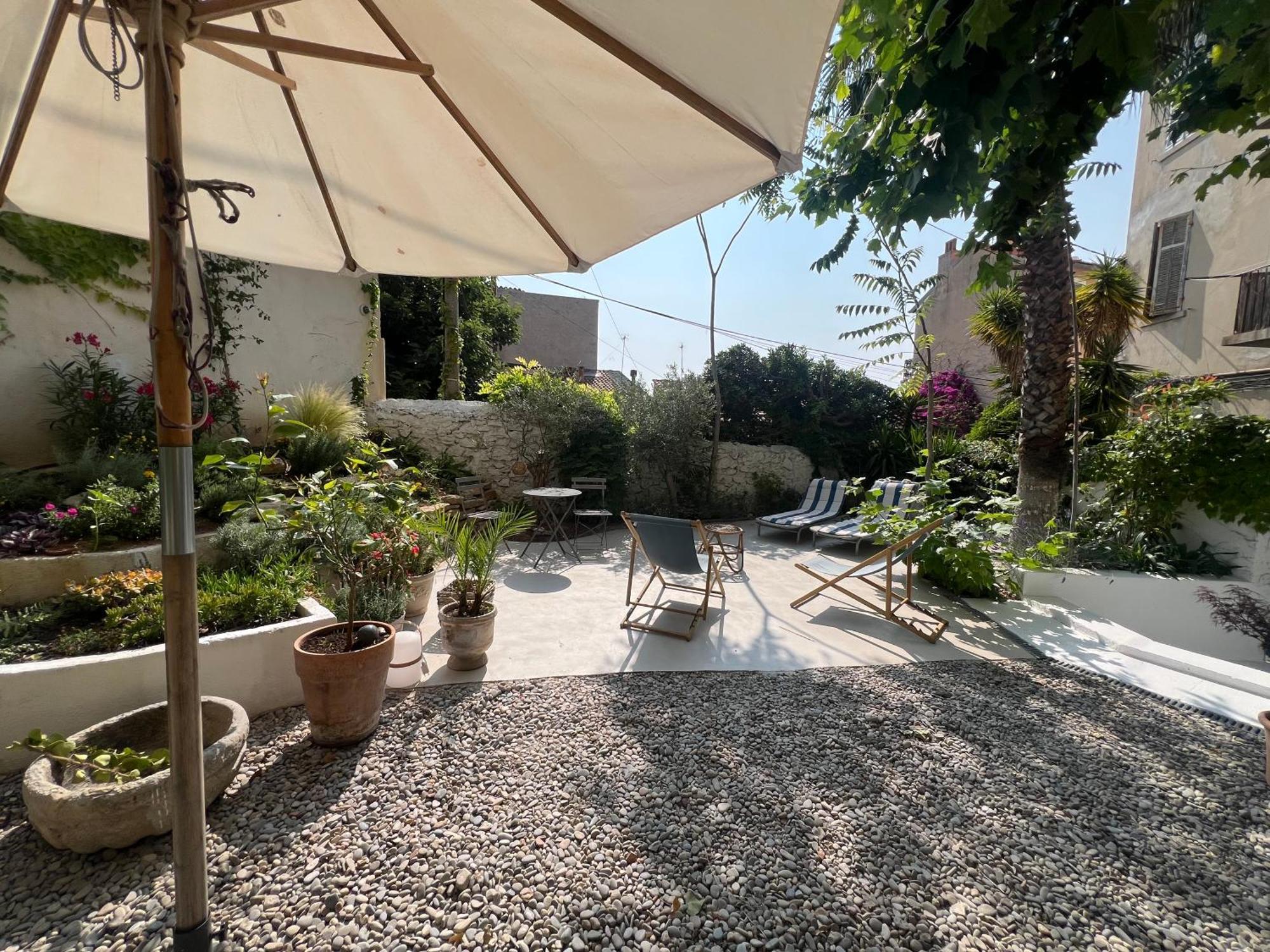 Bord De Mer, Magnifique De 150m2 Avec Jardin Appartement Marseilles