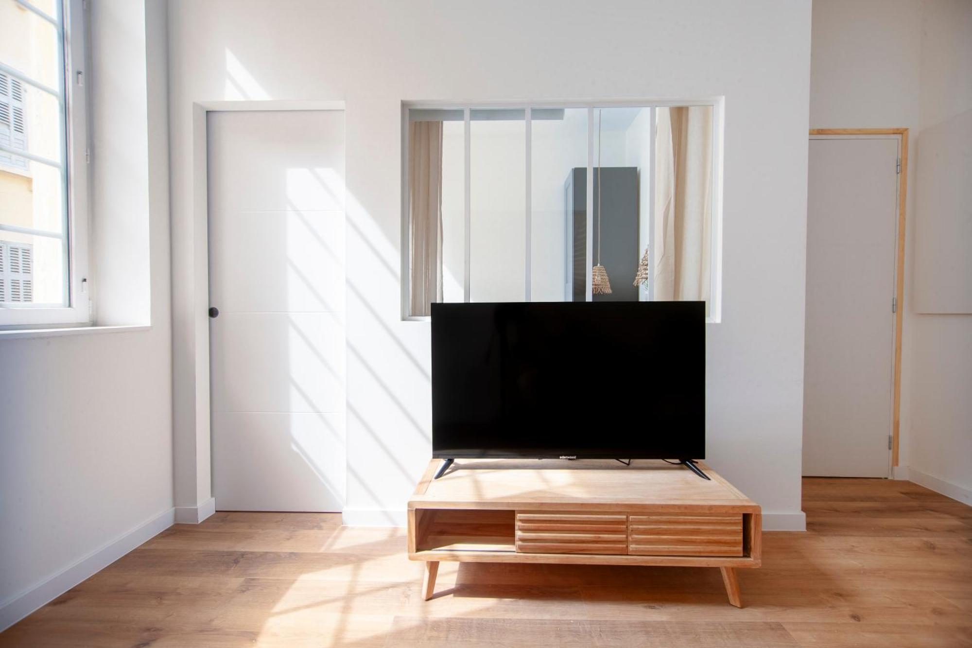 3 - Central, Moderne Et Equipe * Marselha