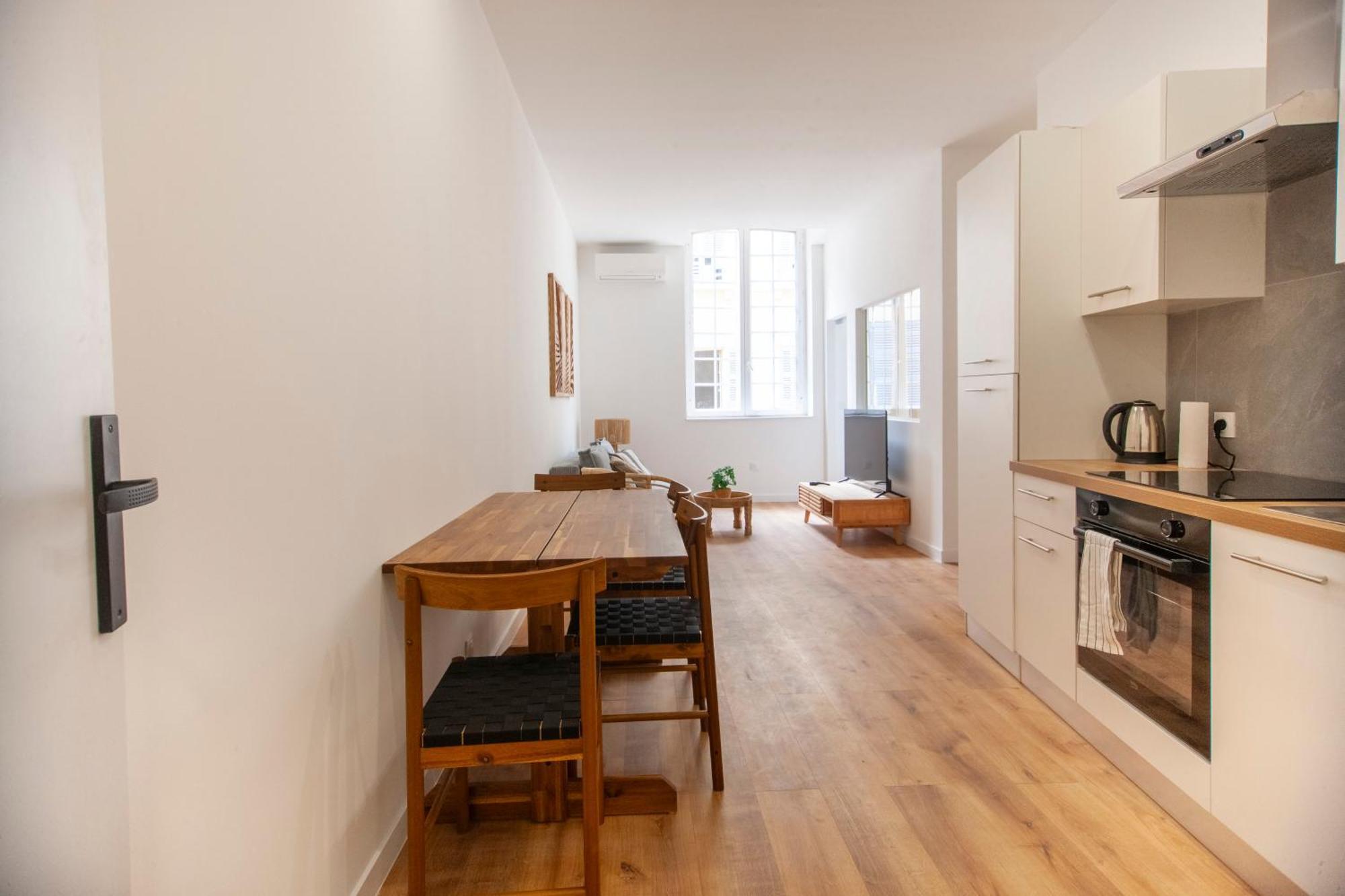 Apartment 3 - Central, Moderne Et Equipe