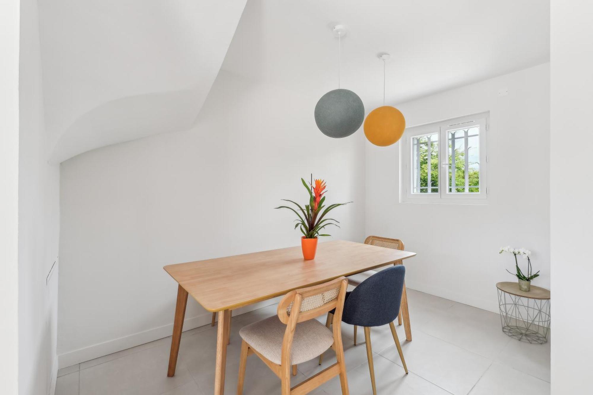 Maison Contemporaine Avec Bassin A 300m De La *