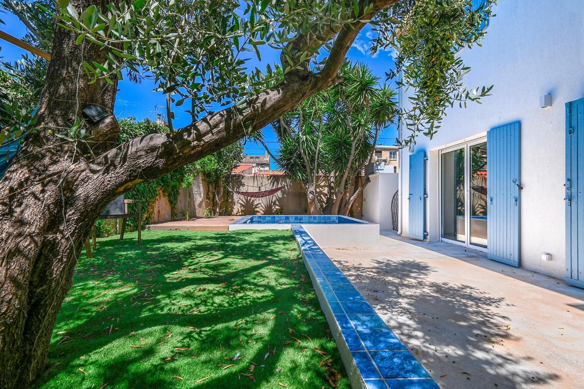 Maison Contemporaine Avec Bassin A 300m De La Villa
