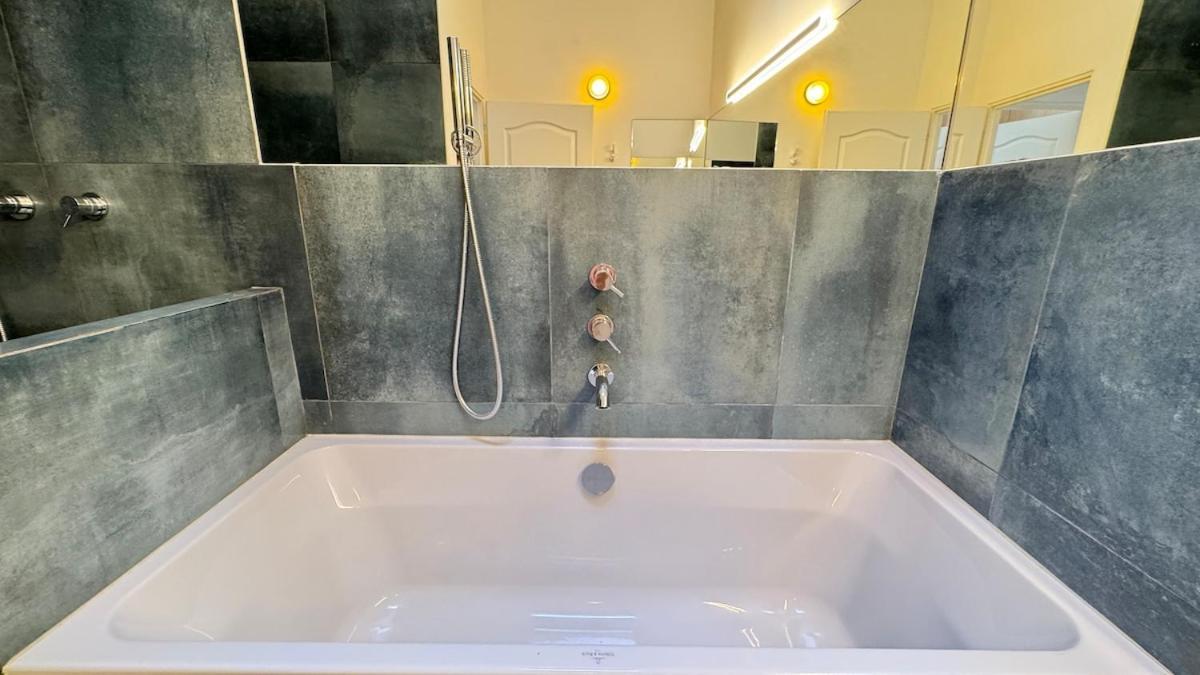 Appartement Refurbished 6-room Vieux Port