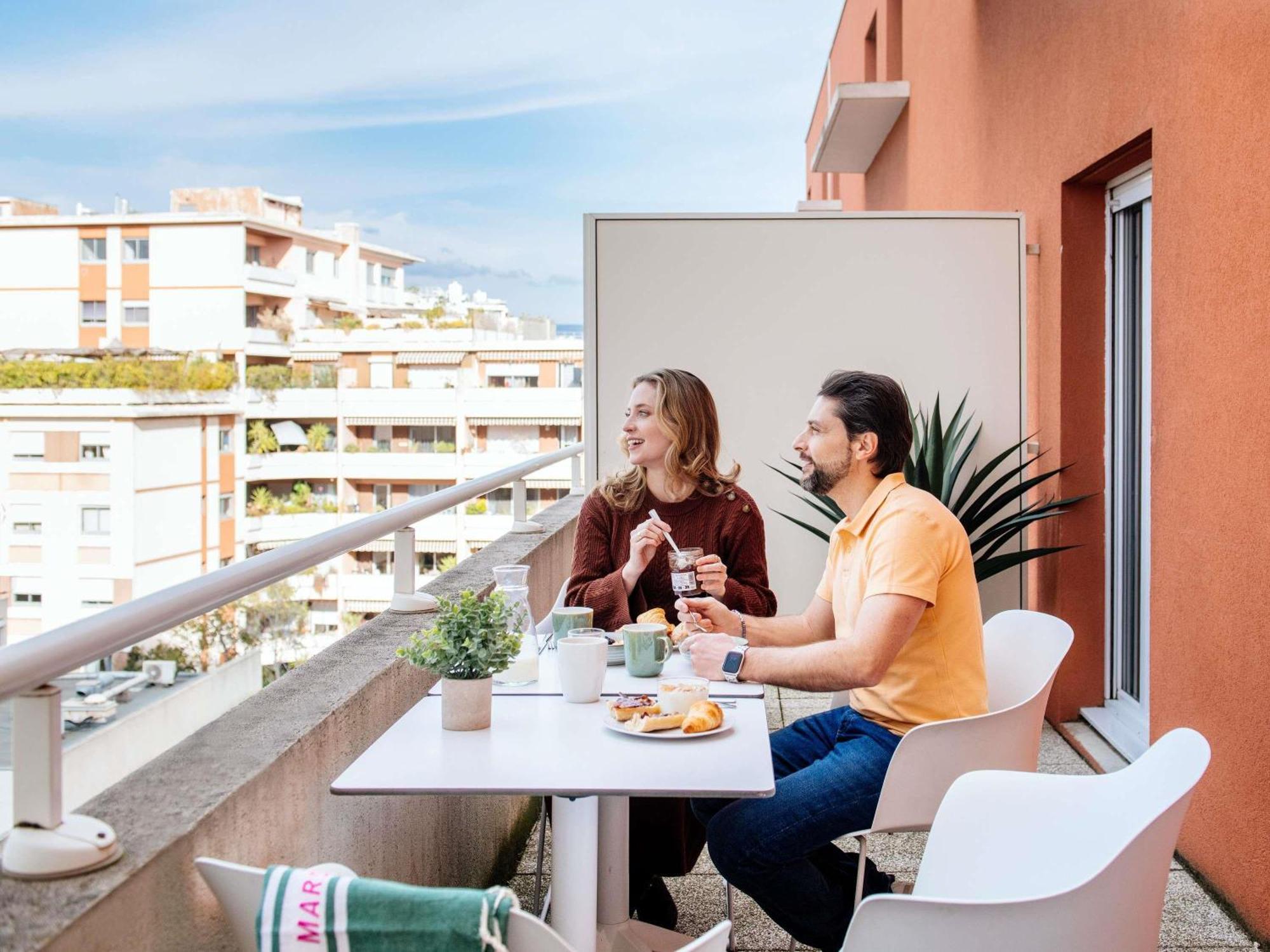 Adagio Access Prado Perier 3*