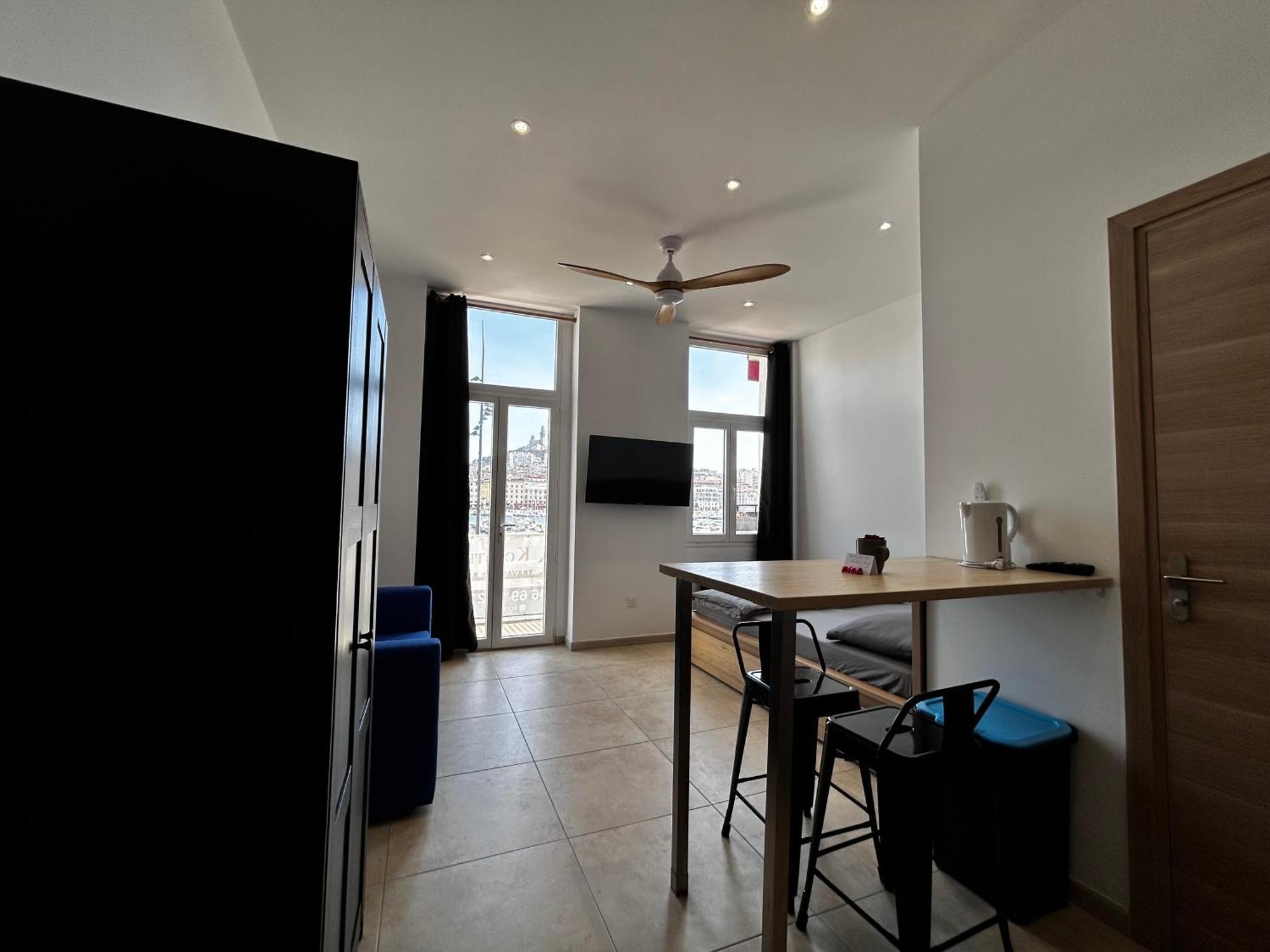 Hostel Vue Imprenable Vieux-port Et Notre Dame *