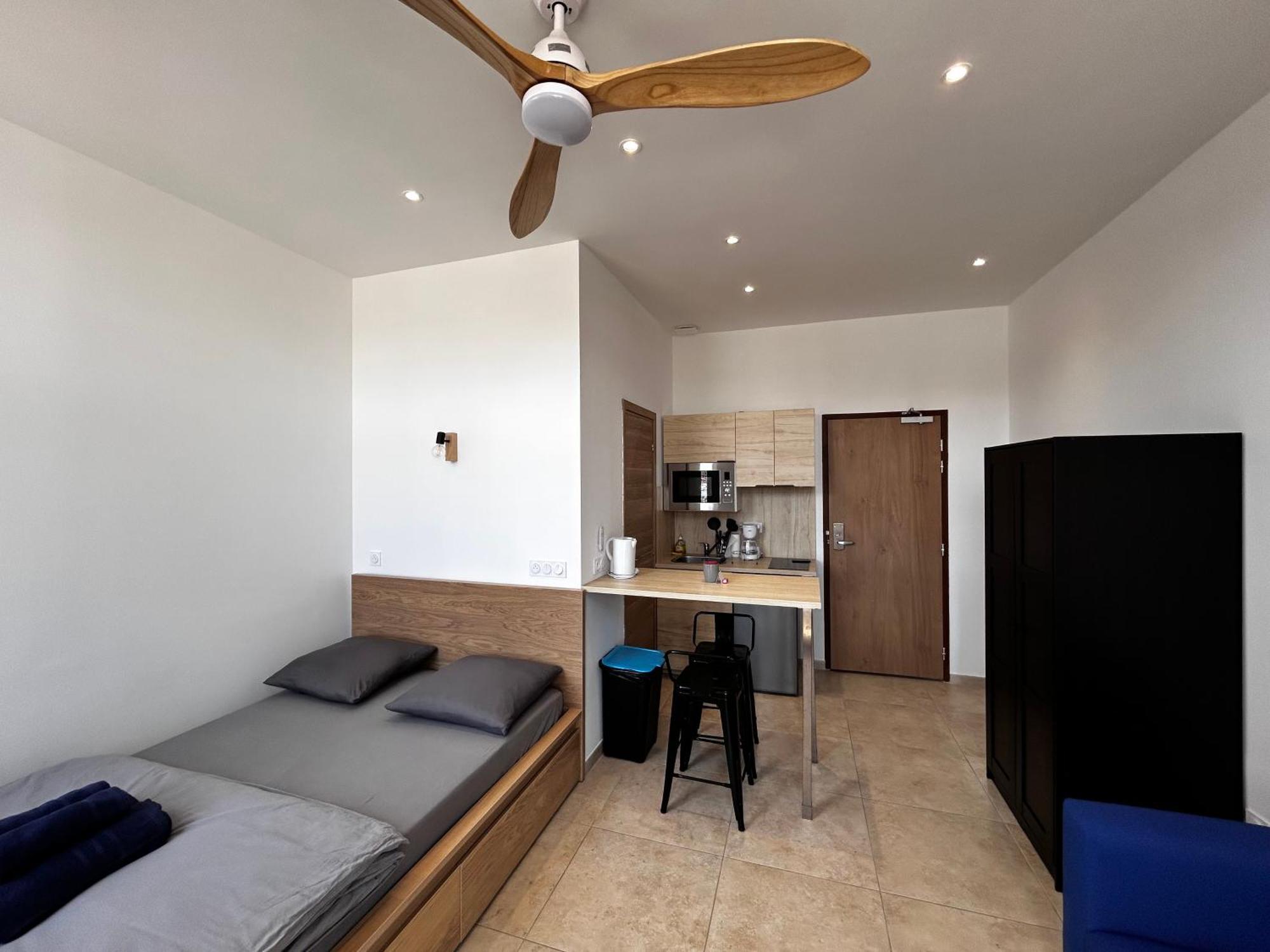 Hostel Vue Imprenable Vieux-port Et Notre Dame