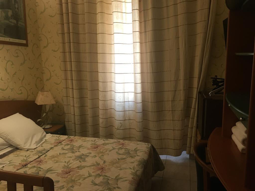 Hotel Relax *