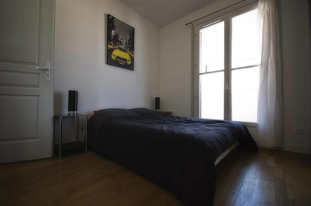 Les Du Vieux-port: Haussmannien Apartment *