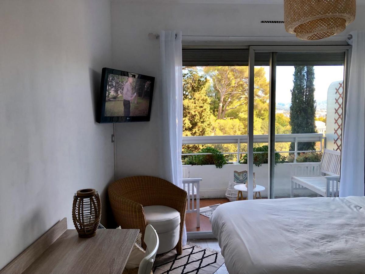 Agreable Flotte, 8eme Arrondissement Apartment