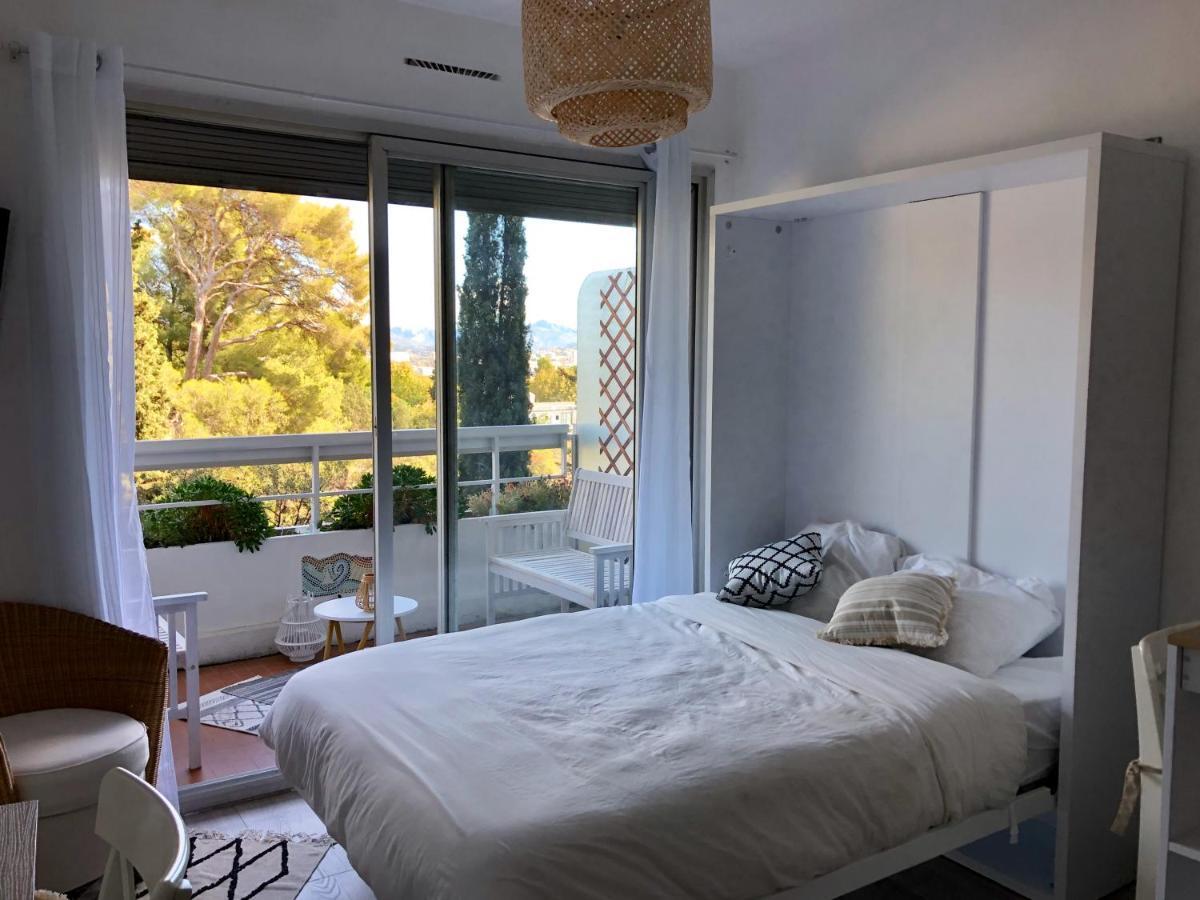 Apartment Agreable Flotte, 8eme Arrondissement *