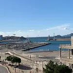 Studio Facing The Sea In Downtown Marseille