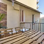Cosy Apartment With Terrace Near The Center