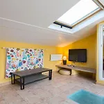 World Hostel Condo Rooftop Veranda Terrace