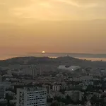 Superbe Appartement 2 Chambres Avec Vue Sur La Mer Et La Montagne
