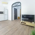 Au Pied De La Bonne Mere