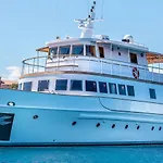 Nuitee Sur Un Yacht D\'Exception Face Au Mucem, Au Coeur Du Vieux-Port