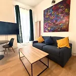 Central Charmant T2 4P Meuble Et Equipe Cours Julien Marseille