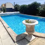 Bas De Villa Avec Jardin Piscine Clim Proche Plages Calanques