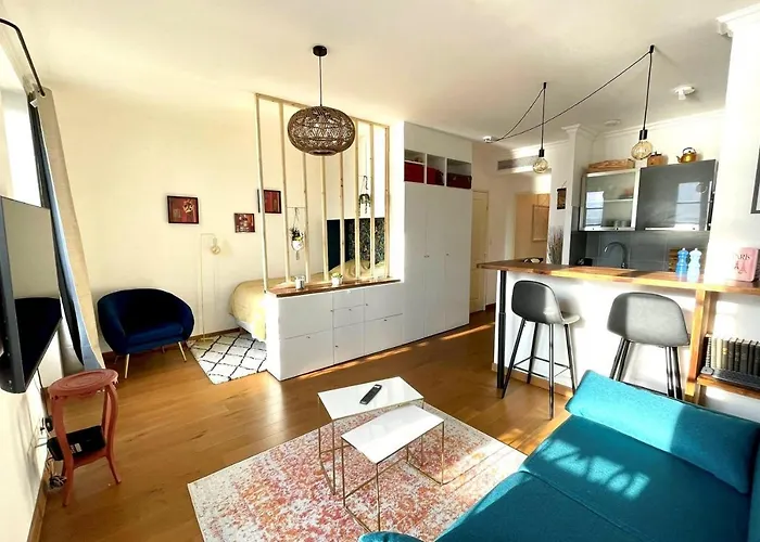 Studio Facing The Sea In Downtown Marseille