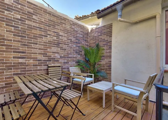 Cosy Apartment With Terrace Near The Center
