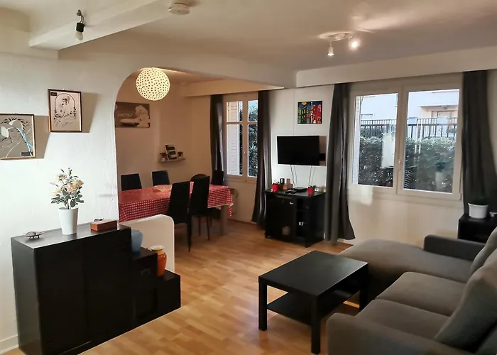 Big Ground Floor 2 Bedrooms Flat In A Quiet Building & Neighborghood