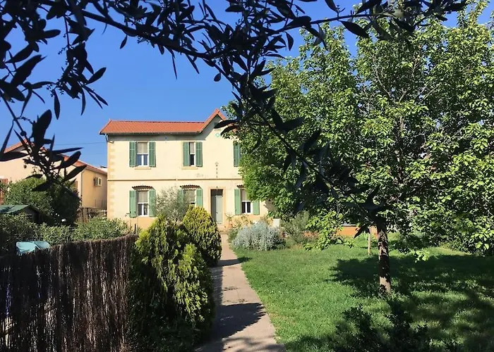 Batisse Provencale Avec Piscine