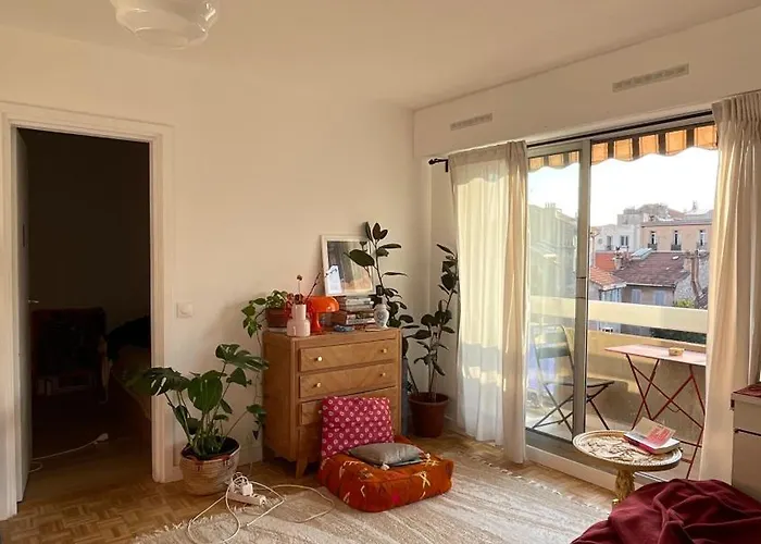 Appartement Ensoleille Et Central A Marseille