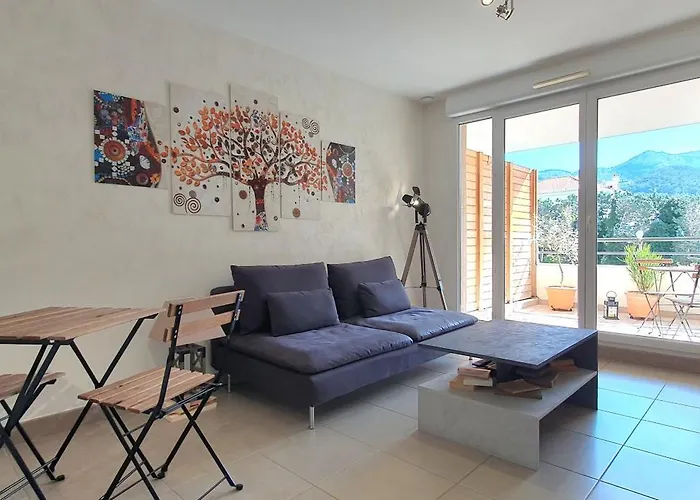 Stunning 1Br Flat With Terrace View On Calanques