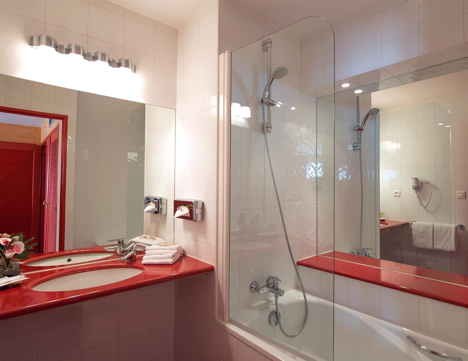 Le Drip's, Nouvel ! Hotel