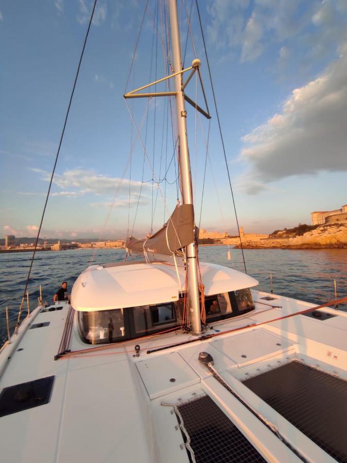 Nuit A Bord D'un Catamaran