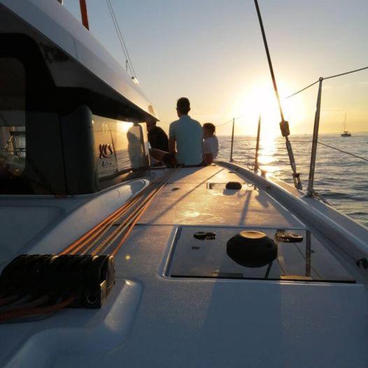 Nuit A Bord D'un Catamaran Marseille