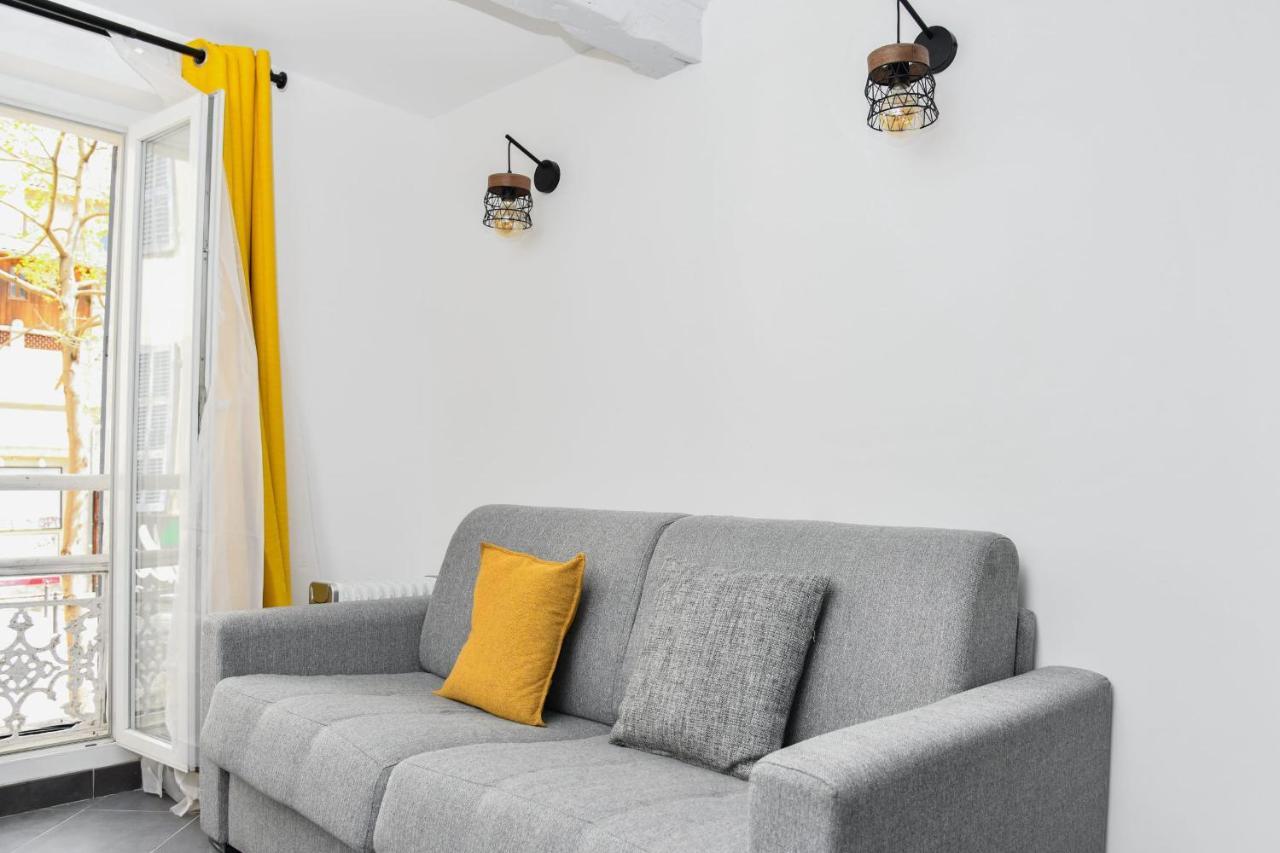 Charming Flat Overlooking The Place De Lenche In - Welkeys Marseilles