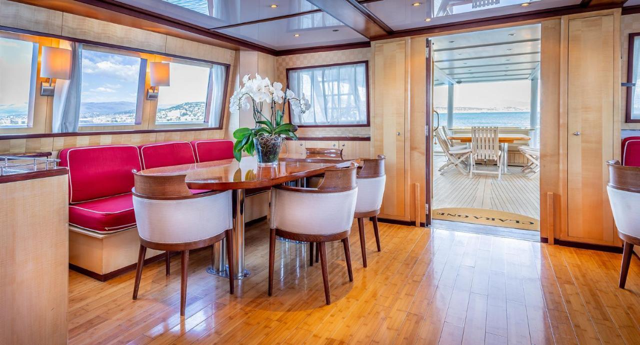 Bateau-hôtel Nuitee Sur Un Yacht D'Exception Face Au Mucem, Au Coeur Du Vieux-Port *