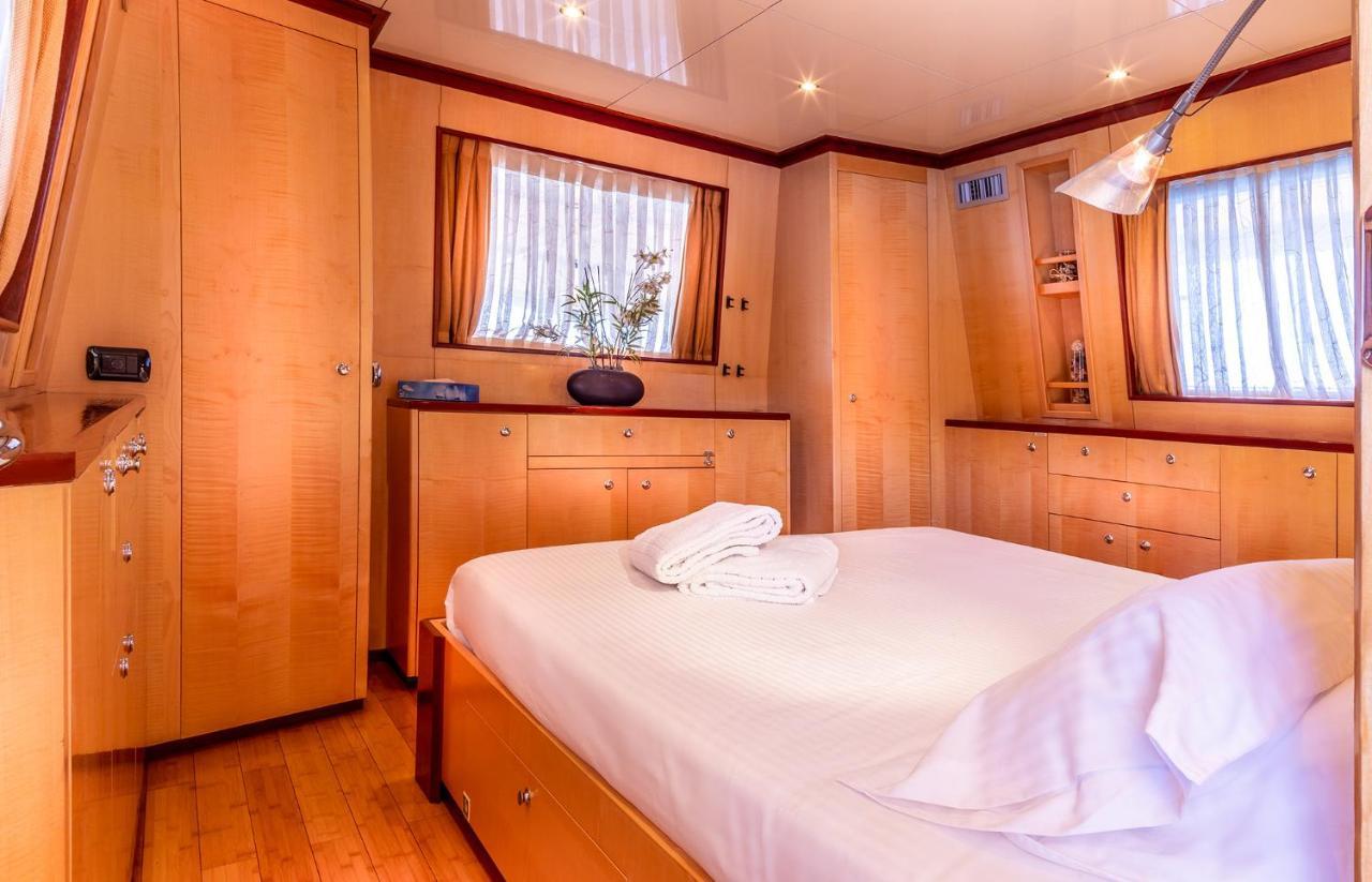 Bateau-hôtel Nuitee Sur Un Yacht D'Exception Face Au Mucem, Au Coeur Du Vieux-Port