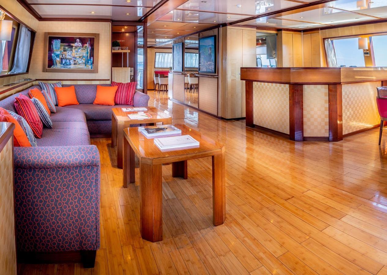 Nuitee Sur Un Yacht D'Exception Face Au Mucem, Au Coeur Du Vieux-Port Bateau-hôtel