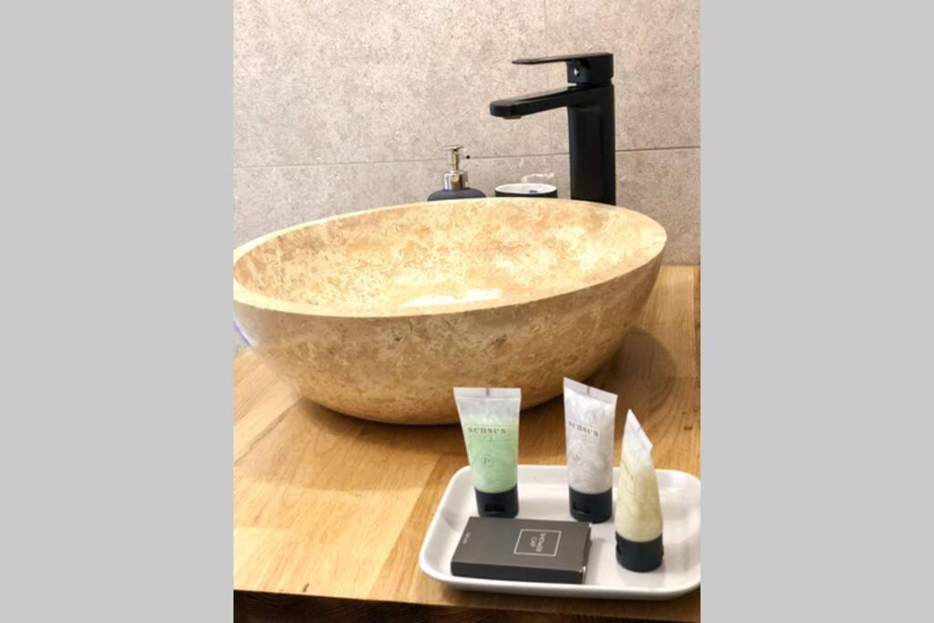Studio Love Room Jacuzzi Privatif Prado Velodrome. *