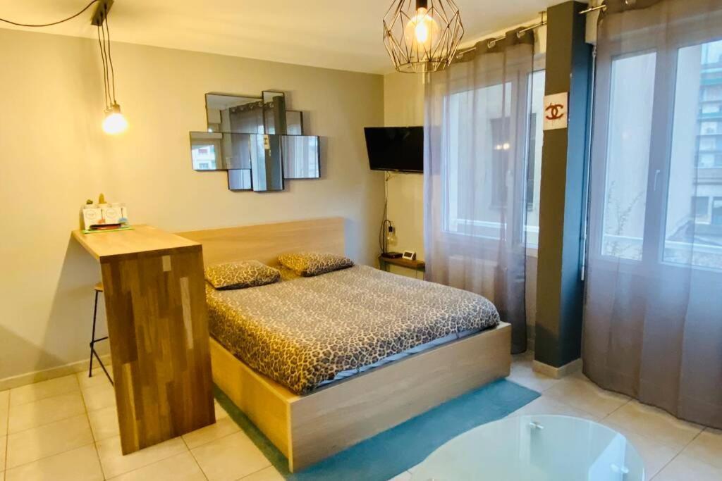 Studio Love Room Jacuzzi Privatif Prado Velodrome. Marseille