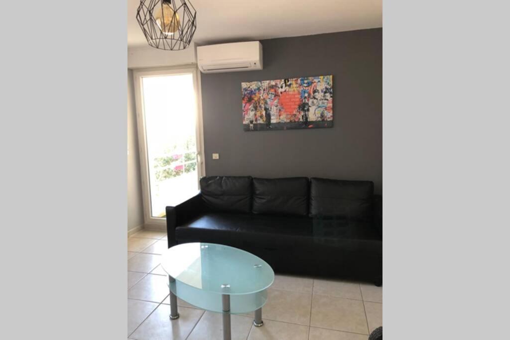 Studio Love Room Jacuzzi Privatif Prado Velodrome. Holiday home
