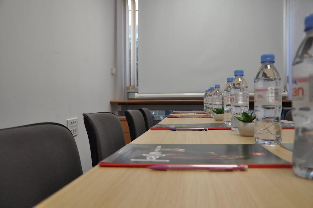 Prado Parc Des Expositions Hotel